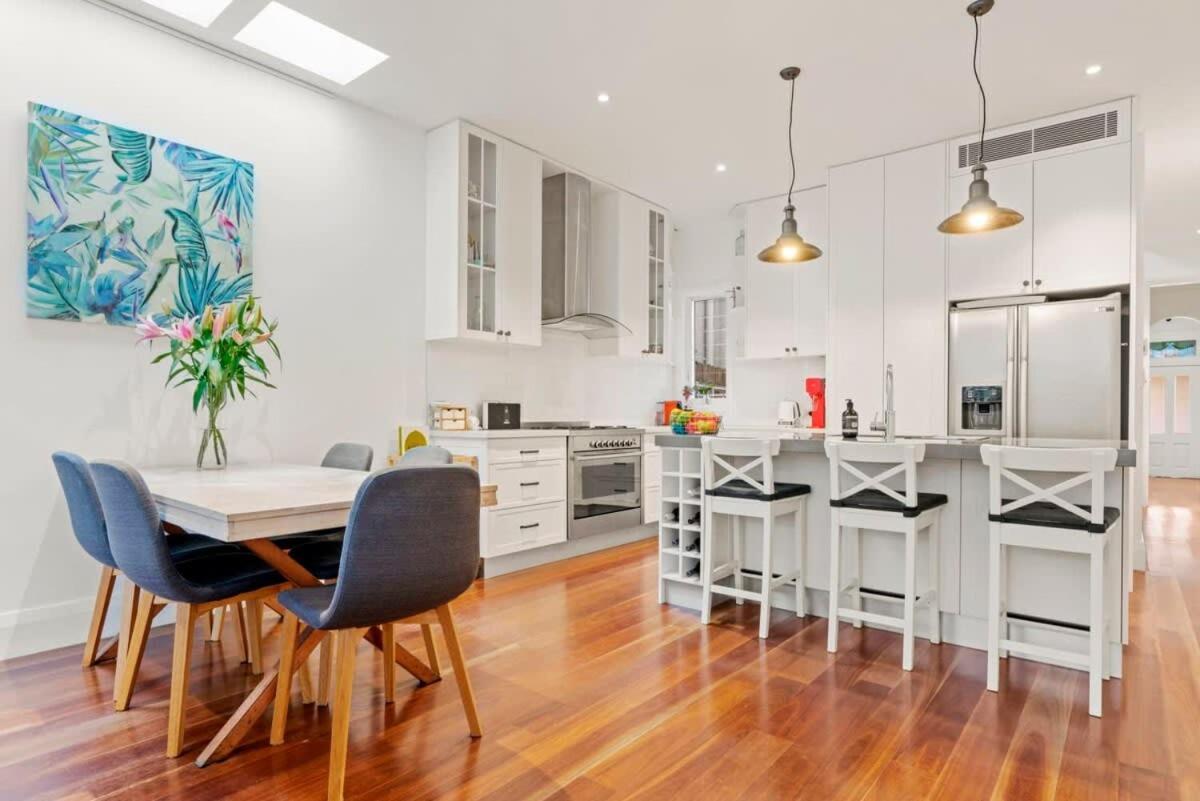 Bright Home In Trendy Newtown Close To The Park Sydney Esterno foto
